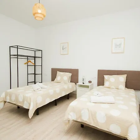 Alonsos - Open Mall - By Az Guest house Arrecife (Lanzarote)