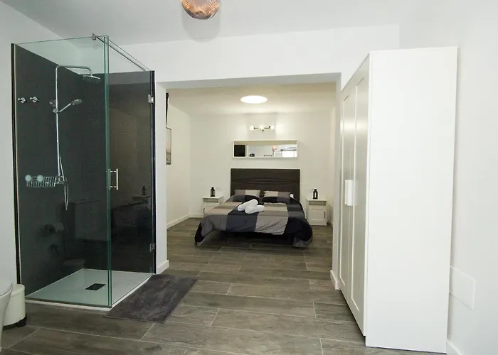 Alonsos - Open Mall - By Az Guest house 3*