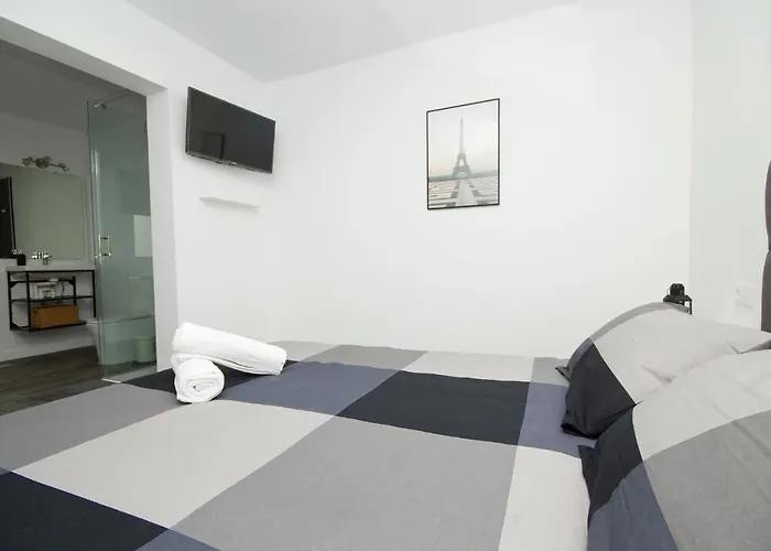 Alonsos - Open Mall - By Az